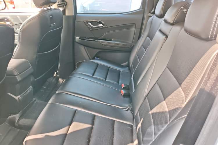 Used Isuzu D-MAX 2020 1.9T Two-Wheel Drive Automatic Comfort Edition China VI Standard RZ4E Hi-Power