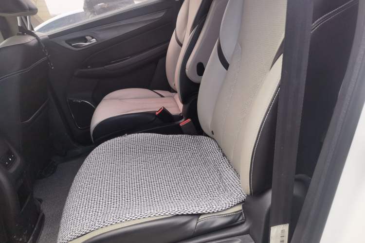 Used Baojun 730 2017 1.5T DCT Flagship Model 7 Seats China V Emission Standard Left Rear Seat