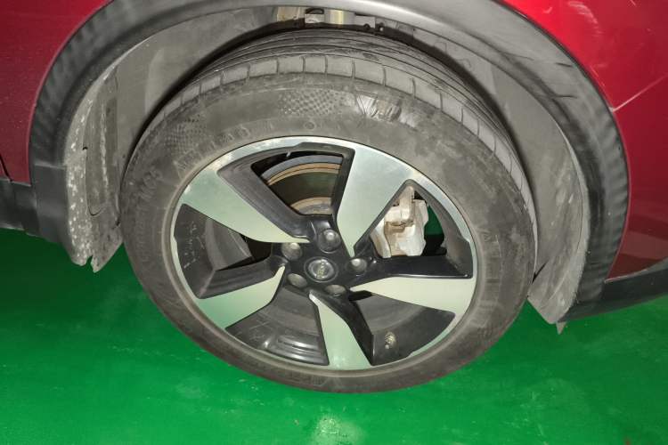 Used Nissan Qashqai 2016 2.0L CVT Luxury Edition Right Front Wheel Hub