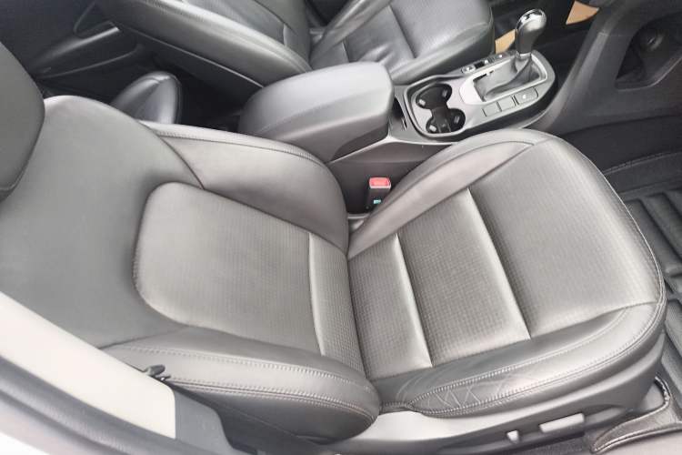 Used Hyundai Santa Fe 2013 Revised Version 2.4L Automatic All-Wheel Drive Luxury Trim