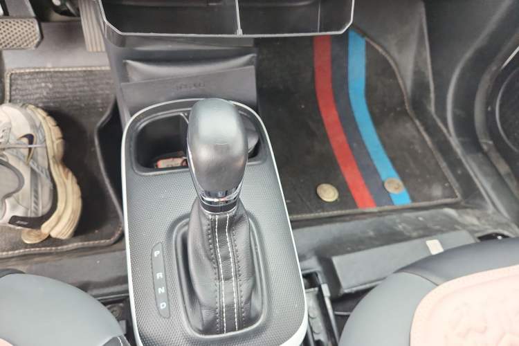 Used Roewe Clever 2022 311km QiQi BoBo Edition Gear Lever