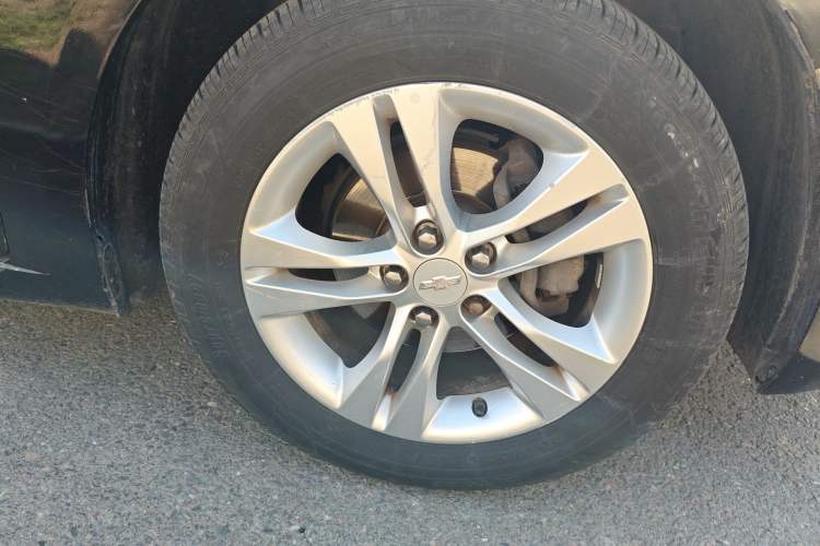 Used Chevrolet Cruze 2015 1.5L Classic SE AT Right Front Wheel Hub
