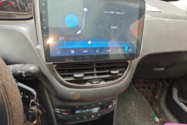 Used Peugeot 2008 2014 1.6L Manual Fashion Edition
