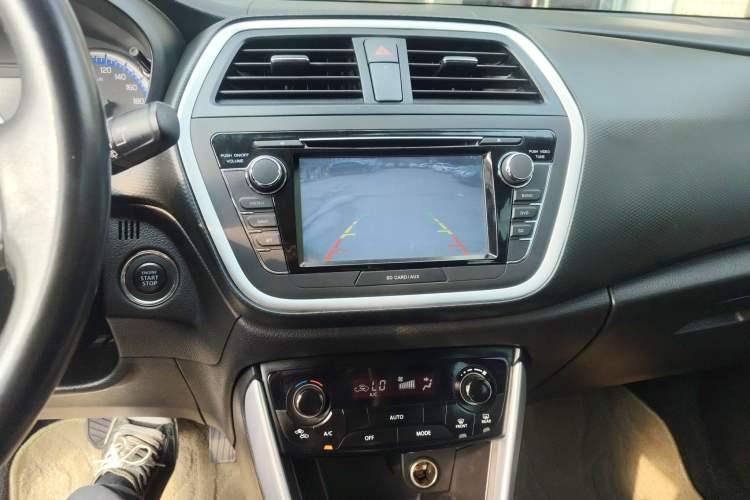 Used Suzuki S-Cross 2014 1.6L CVT Two-Wheel Drive Elite Version Audio And AC Panel