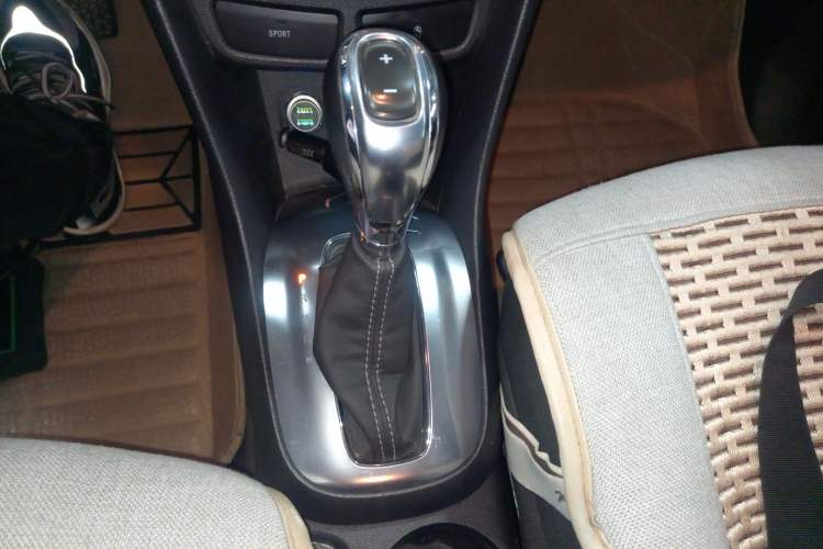 Used Buick Encore 2015 1.4T Automatic Two-Wheel Drive Urban Elite Version

