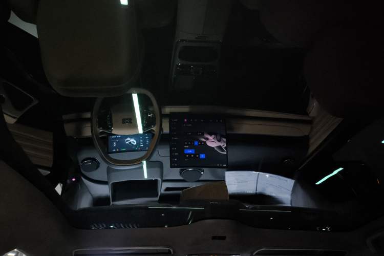 Used Geely Galaxy 8 2025 130km EM-P Starship Edition Headliner