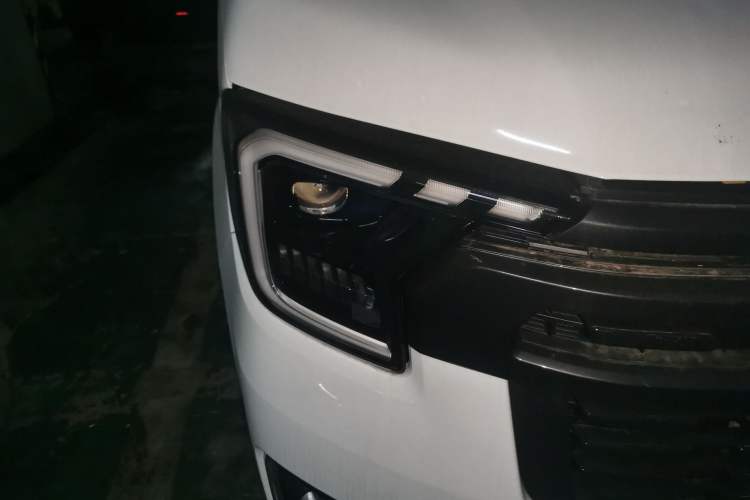 Used Ford Transit T8 2024 T8 2.3T Diesel Automatic Short Wheelbase Mid-Height 6-Seater Multi-Function Version 3/3 Right Front Headlight