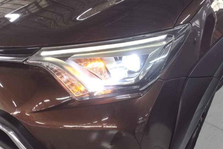 Used Toyota RAV4 2019 2.0L CVT Two-Wheel Drive Fashion X Limited Edition China V Standard
