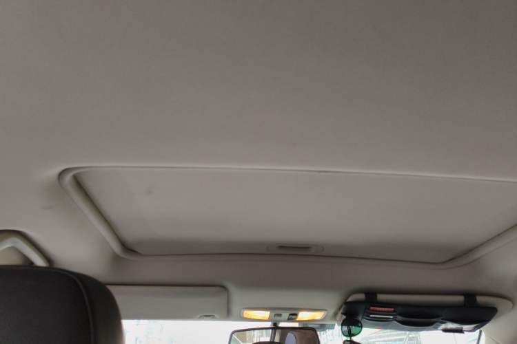 Used Mitsubishi Outlander 2018 2.0L Two-Wheel Drive Glory Edition 5 Seats Headliner