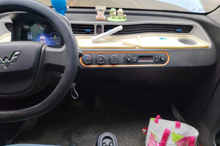 Used Wuling Hongguang MINIEV 2020 Zizai Version Lithium-NMC Audio And AC Panel