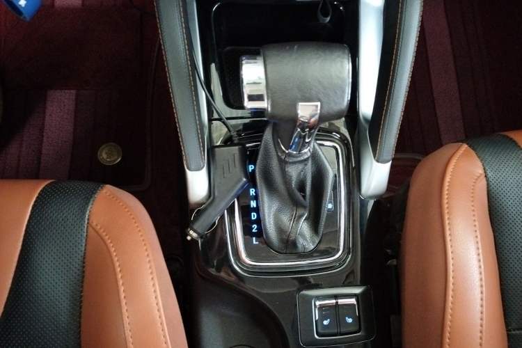 Used BAIC Senova X35 2016 1.5L Automatic Prestige Edition Gear Lever