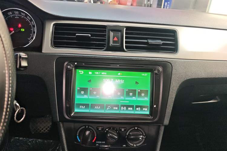 Used Skoda Rapid Spaceback 2016 Revised 1.6L Automatic Chuanxing Version
