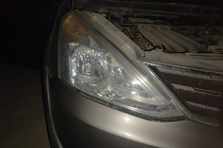 Used Nissan Livina 2013 Jingrui 1.6XL Manual Comfort Edition Right Front Headlight
