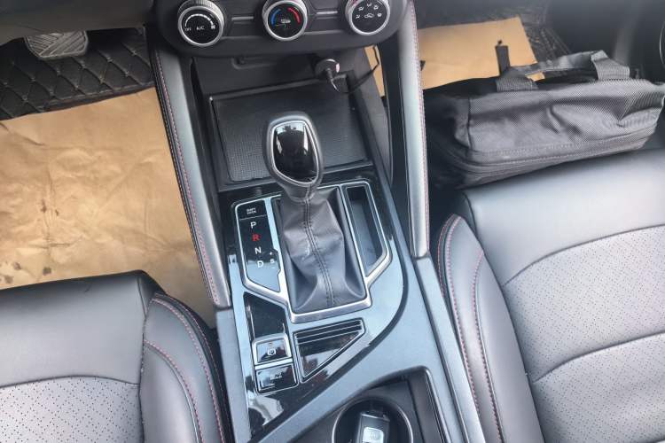 Used Dongfeng Fengon 500 2021 1.5L CVT Enjoyment Version Gear Lever