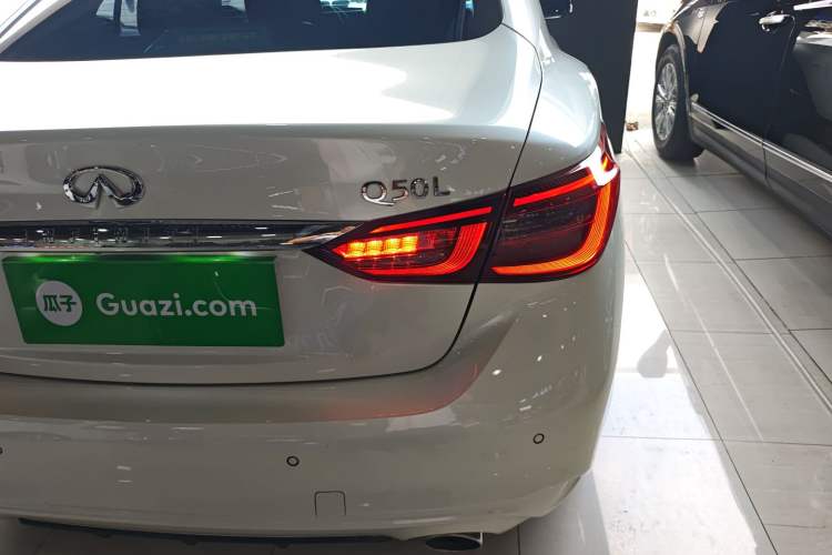 Used Infiniti Q50L 2018 2.0T Enjoyment Version China VI Standard
