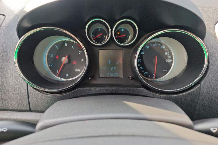 Used CHANGAN CS35 2015 1.6L Manual Luxury Model China IV Standard
