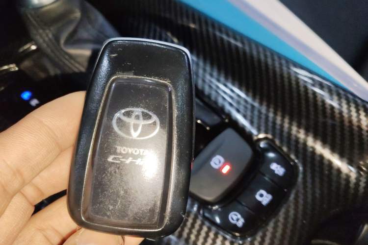 Used Toyota C-HR 2018 2.0L Leading with Sunroof China VI Standard Interior 1