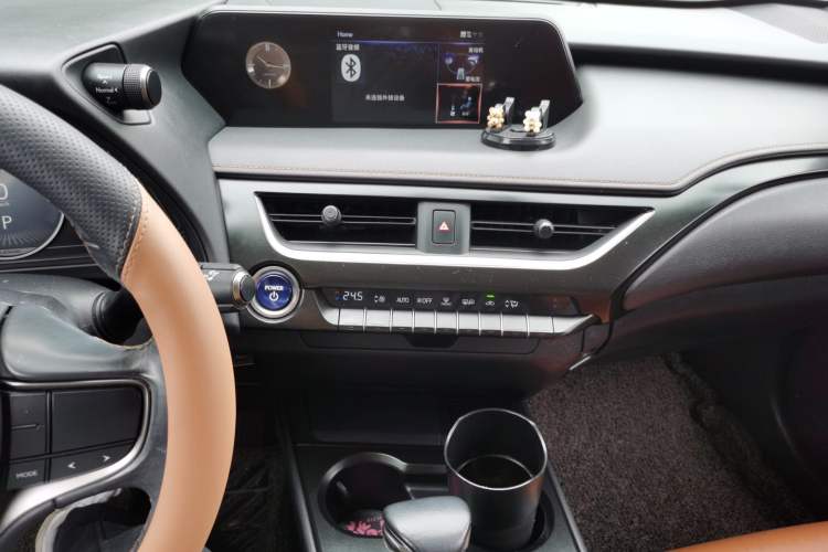 Used Lexus UX 2020 260h Explore-Cool Edition Audio And AC Panel