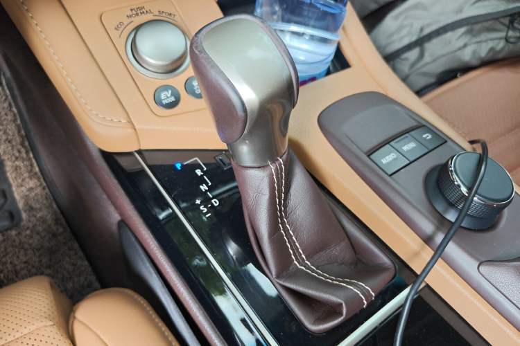 Used Lexus ES 2017 300h Mark Levinson Comfort Edition Gear Lever