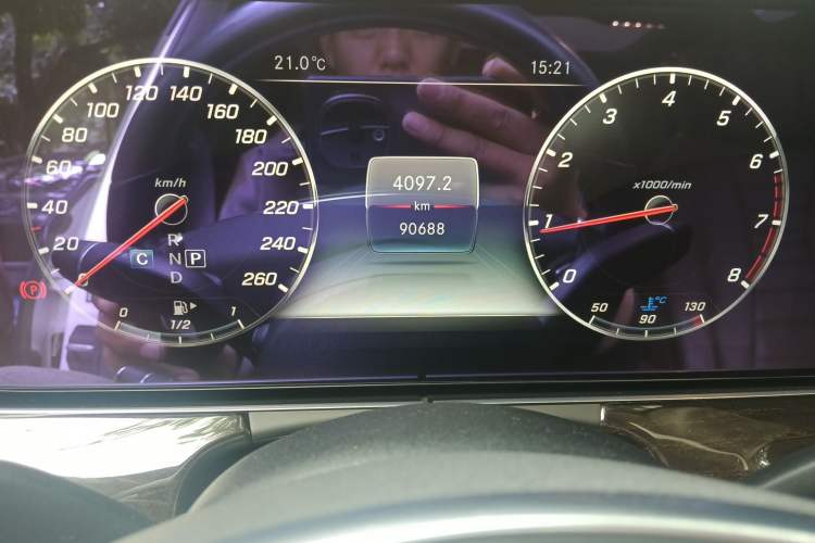 Used Mercedes-Benz E-Class 2019 E 200 L Sport Edition Odometer Close Up