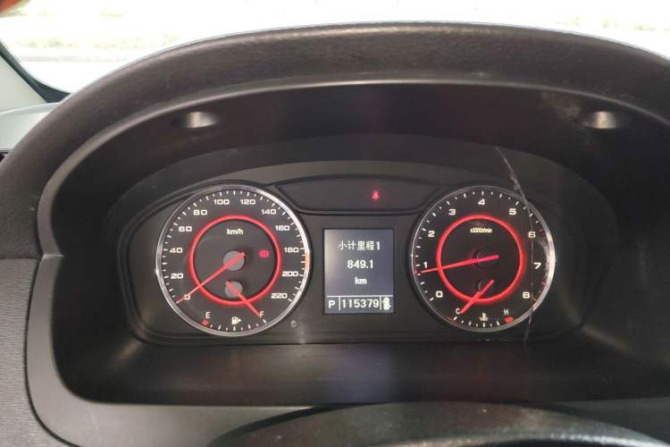 Used SAIC MAXUS G10 2015 2.0T Automatic Anniversary Edition