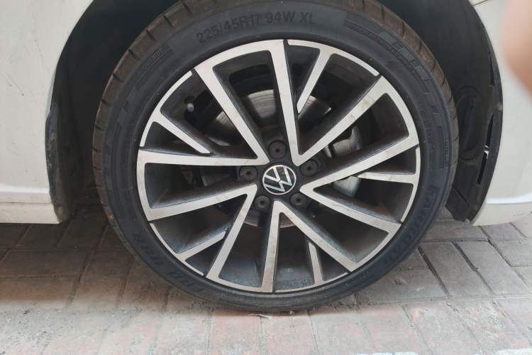 Used Volkswagen Lavida 2022 280TSI DSG Luxury Edition Right Front Wheel Hub