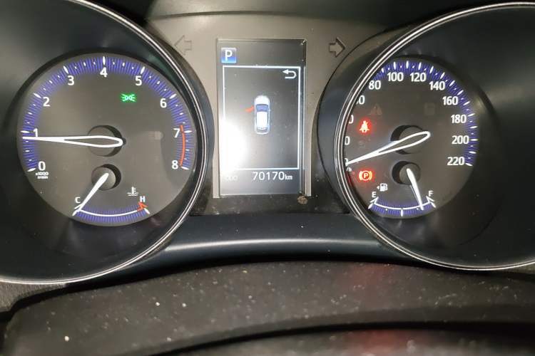 Used Toyota C-HR 2020 2.0L Leading Edition Odometer Close Up