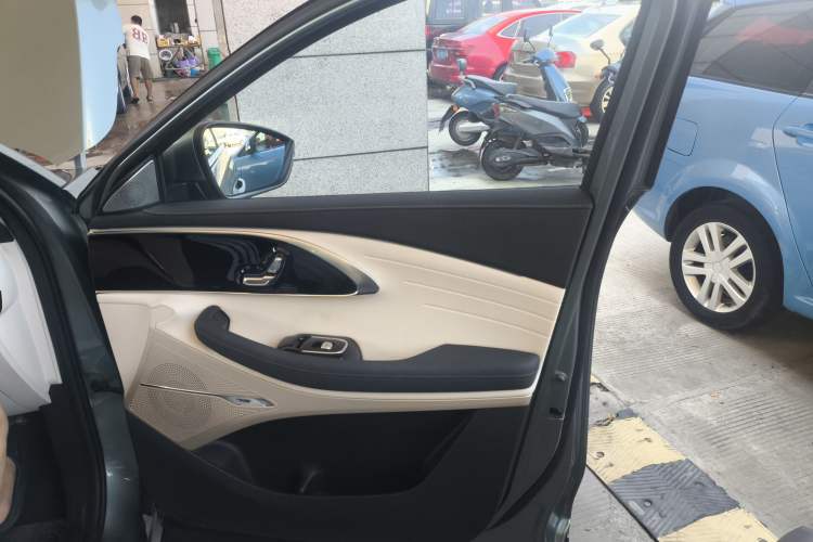 Used EXEED Lingyun 2024 300T Two-Wheel Drive Starlight Edition
