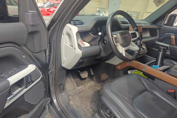 Used Land Rover Defender 2023 Facelift 110 3.0T P400 Dark Edition
