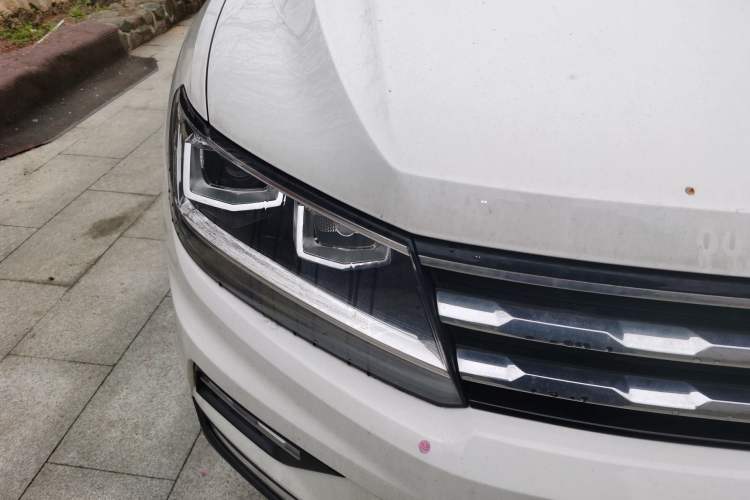 Used Volkswagen Tiguan L 2017 330TSI Automatic Two-Wheel Drive Luxury Edition Right Front Headlight