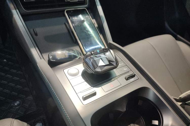 Used BYD Qin L 2025 DM-i Smart Drive 80KM Leading Model Gear Lever