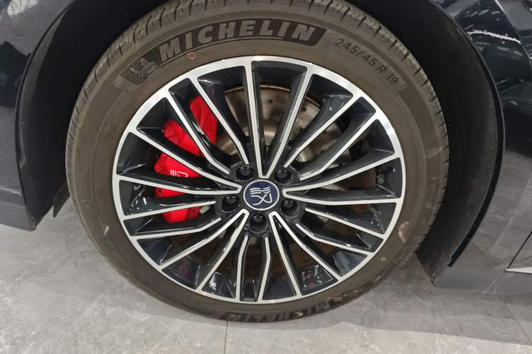 Used BYD Han 2025 EV with 701 km of Laser Radar-Enabled Intelligent Driving
