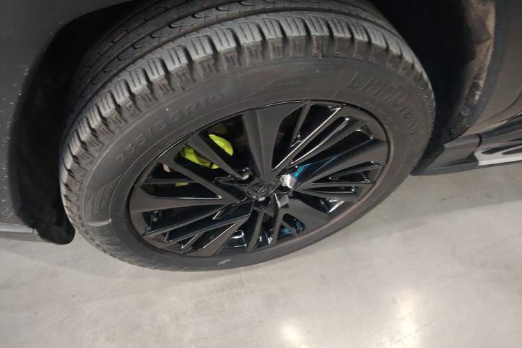 Used Toyota Wildlander 2020 2.0L CVT Four-Wheel Drive Premium Edition Left Front Wheel Hub