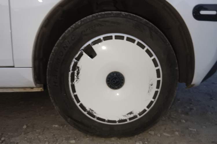 Used Chery QQ Ice Cream 2024 Edition Youth Version 205km Sundae Right Front Wheel Hub