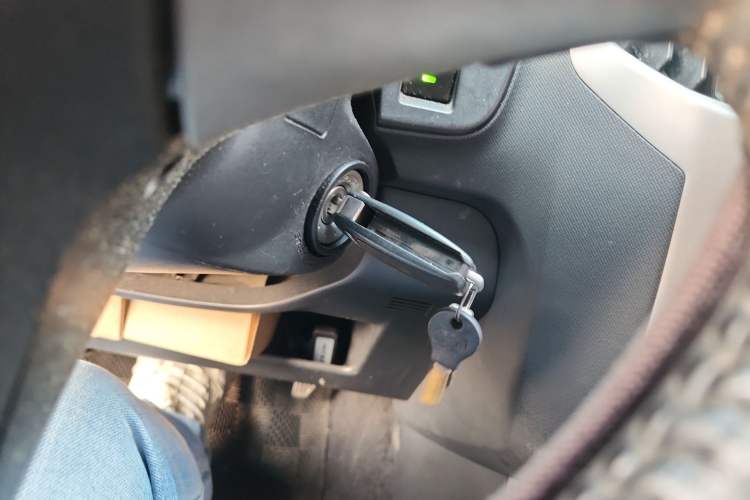 Used Isuzu mu-X 2015 2.5T Two-Wheel Drive Automatic Comfort Touring Model 7 Seats