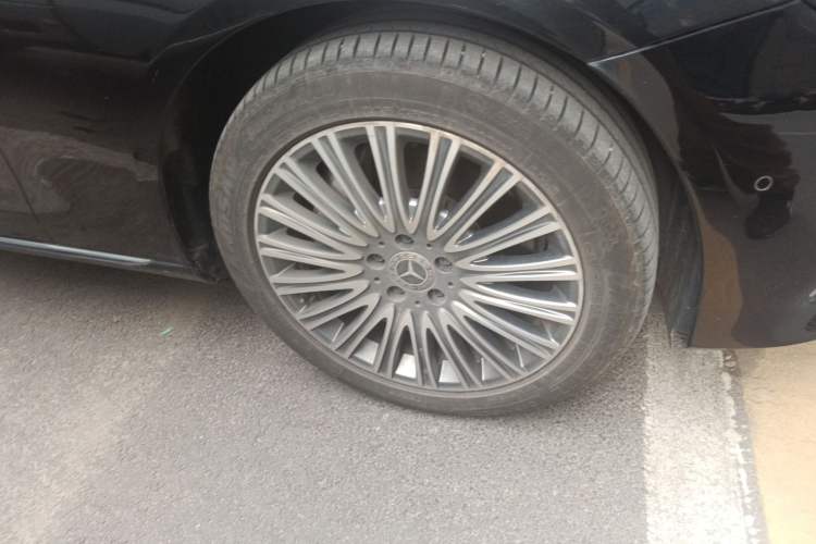 Used Mercedes-Benz E-Class 2020 E 300 L Luxury Model Right Front Wheel Hub