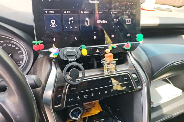 Used Toyota Harrier 2022 2.0L CVT Two-Wheel Drive Entry Version Audio And AC Panel