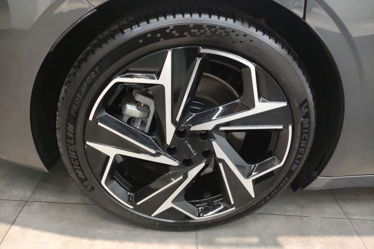 Used Lynk & Co Z10 2025 95 kWh 702 km All-Wheel Drive Intelligent Driving Ultra