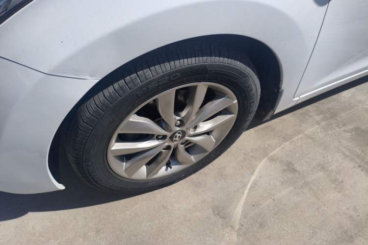 Used Hyundai Elantra (5th Generation / Langdong) 2015 1.6L Automatic Fashion Model Exterior 4