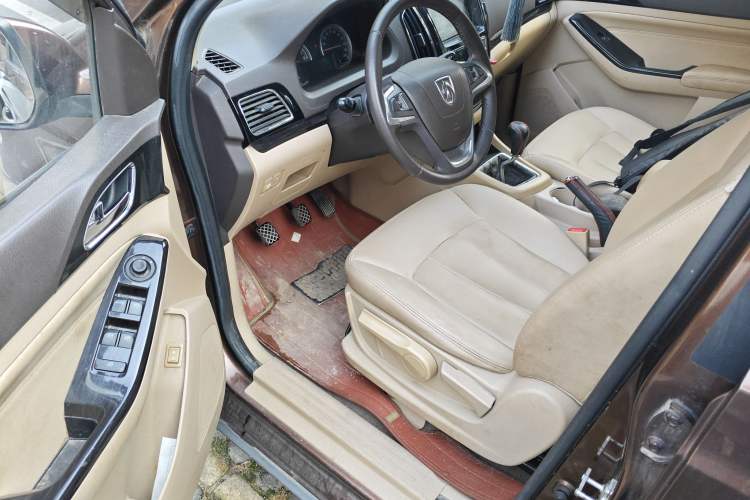 Used Baojun 730 2014 1.5L Manual Luxury Navigation ESP Version 7 Seats