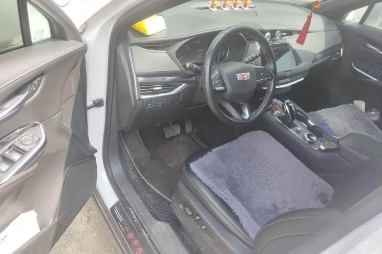 Used Cadillac XT4 2021 28T Two-Wheel Drive Tech Edition Driver Seat