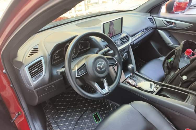 Used Mazda CX-4 2018 2.0L Automatic Two-Wheel Drive Blue Sky Dynamic Version China V Standard Center Console