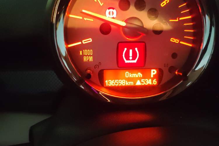 Used MINI 2011 1.6T COOPER S Odometer Close Up