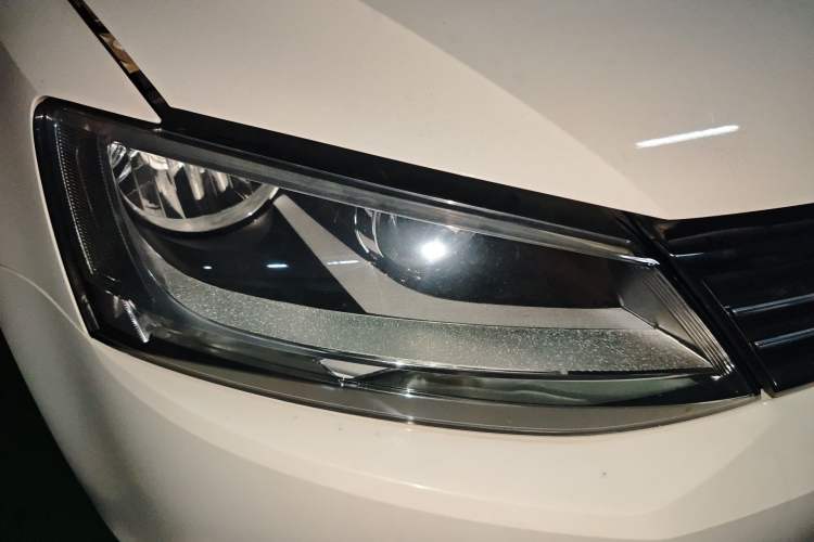 Used Volkswagen Sagitar 2012 1.6L Automatic Comfort Edition Right Front Headlight