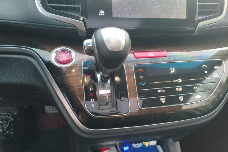 Used Honda Odyssey 2015 Updated Version 2.4L Smart Edition
