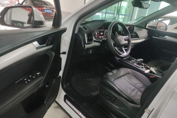 Used Audi Q5L 2020 Updated 40 TFSI Prestige Fashion Edition Driver Seat