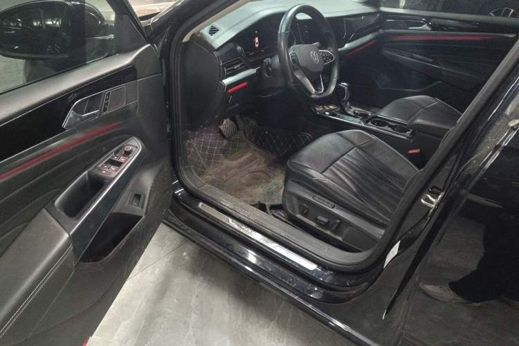 Used Volkswagen Passat 2022 330TSI Starry Luxury Edition – Exclusive Special Edition