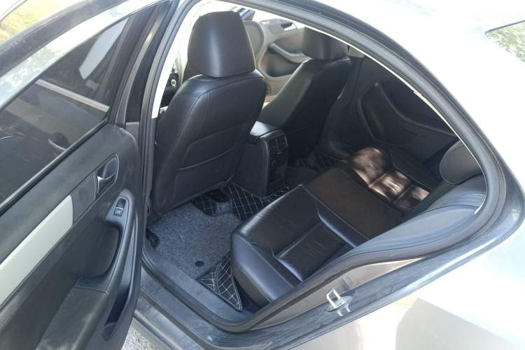 Used Volkswagen Sagitar 2012 1.6L Manual Comfort Model Left Rear Seat