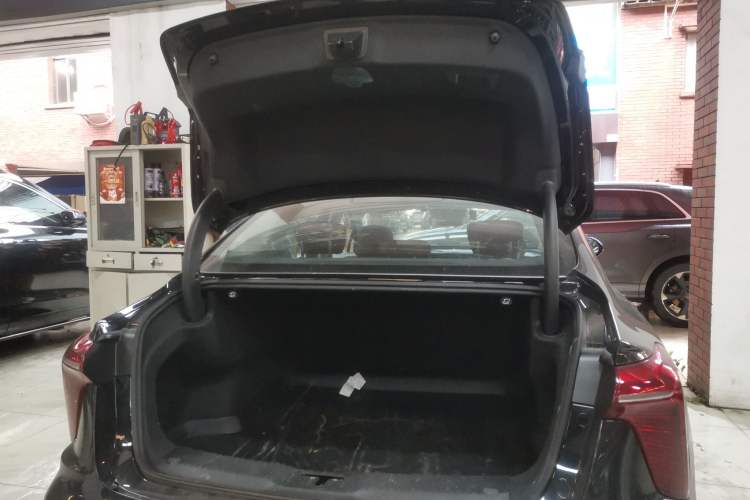 Used Hongqi H5 2025 2.0T Automatic Flag Edition – 500 000 Units Commemorative Version