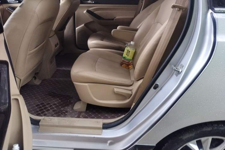 Used Baojun 730 2014 1.5L manual luxury trim 7 seats